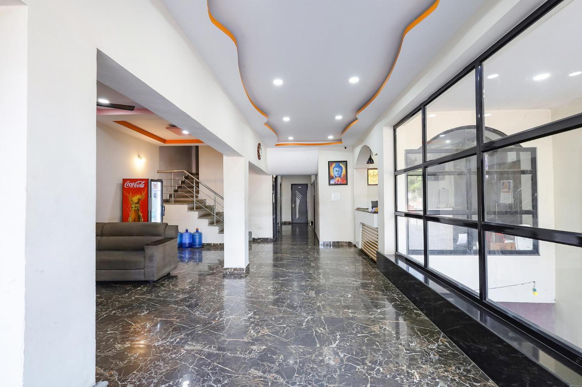 Готель Capital O Lakshmi Residency Тірупаті Екстер'єр фото
